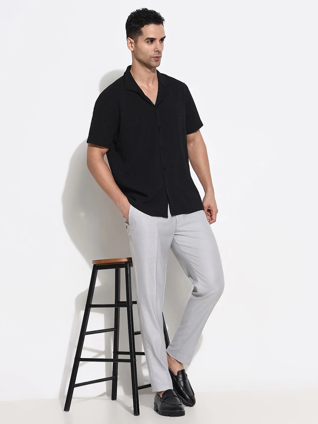 Men Grey Solid Loose Fit Pleated Trousers