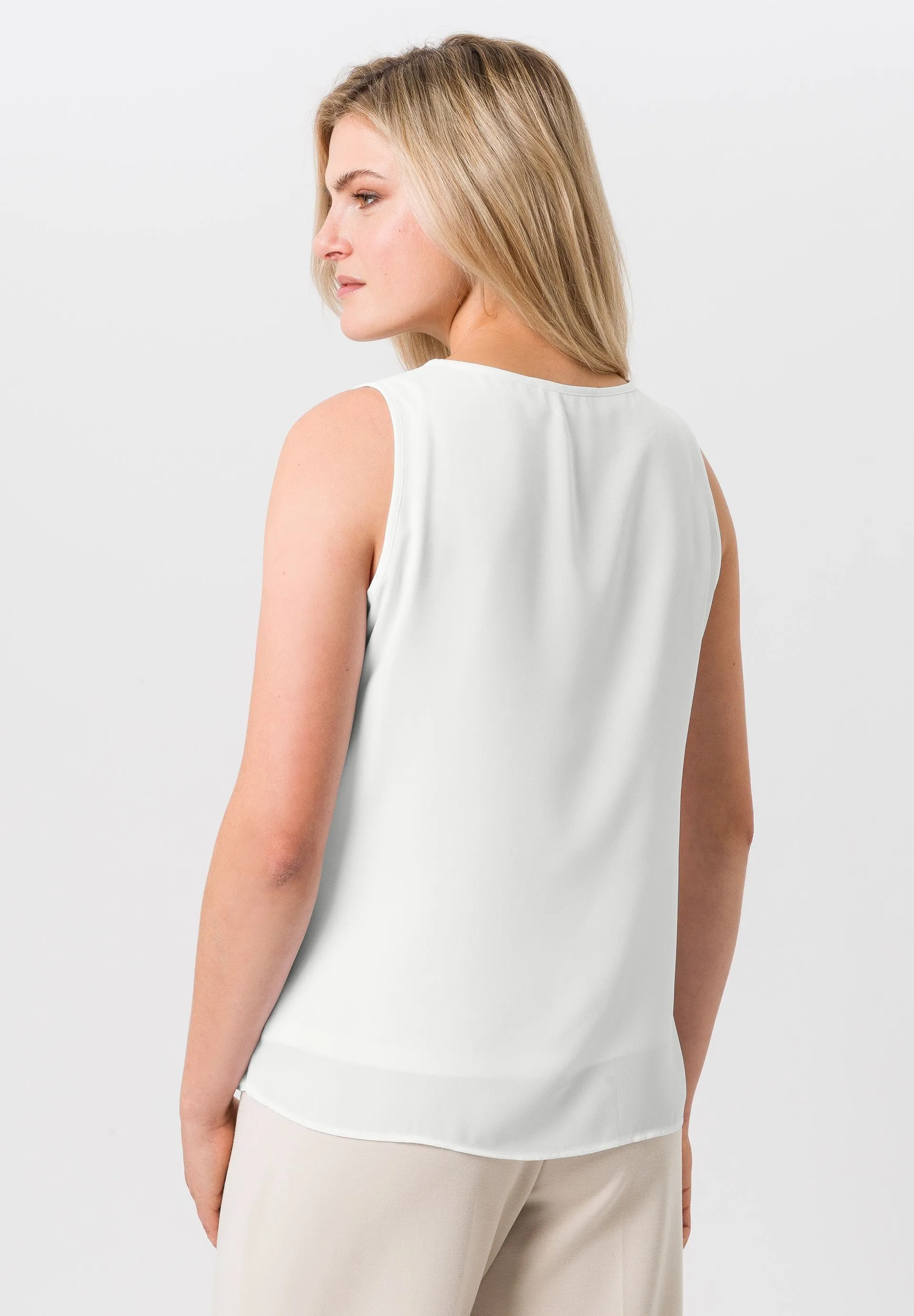 Tuzzi Round Neck Tank Style Top With Simple Decorative Neck Design